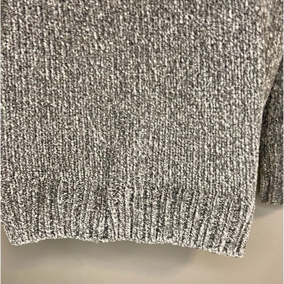 Orvis beautiful gray v-neck sweater with ribbed border design. Super soft!Size S - Picture 7 of 7